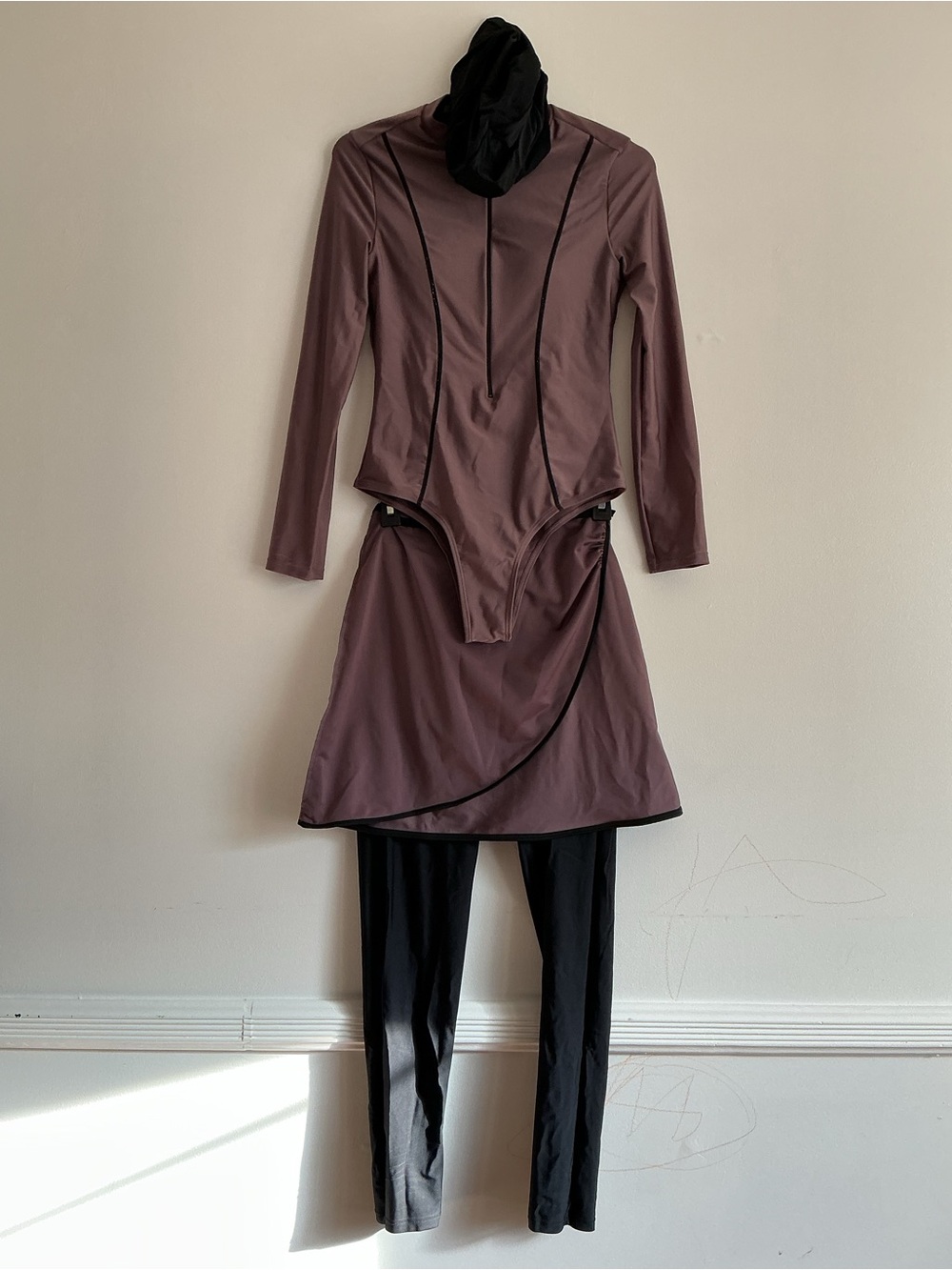 Four-Pieces Women’s Modest Long-Sleeve Swim Set in Mauve with Black Trim